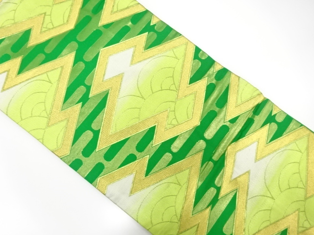 川島織物製　松皮菱にヱ霞・青海波模様織出し名古屋帯